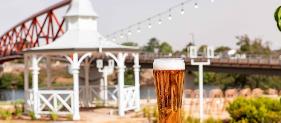 découvrez beer tree, votre nouvelle brasserie artisanale où la passion pour la bière se mêle à la créativité. savourez des bières uniques, brassées avec soin, dans une ambiance conviviale et chaleureuse. faites un arrêt chez beer tree pour une expérience gustative inoubliable!