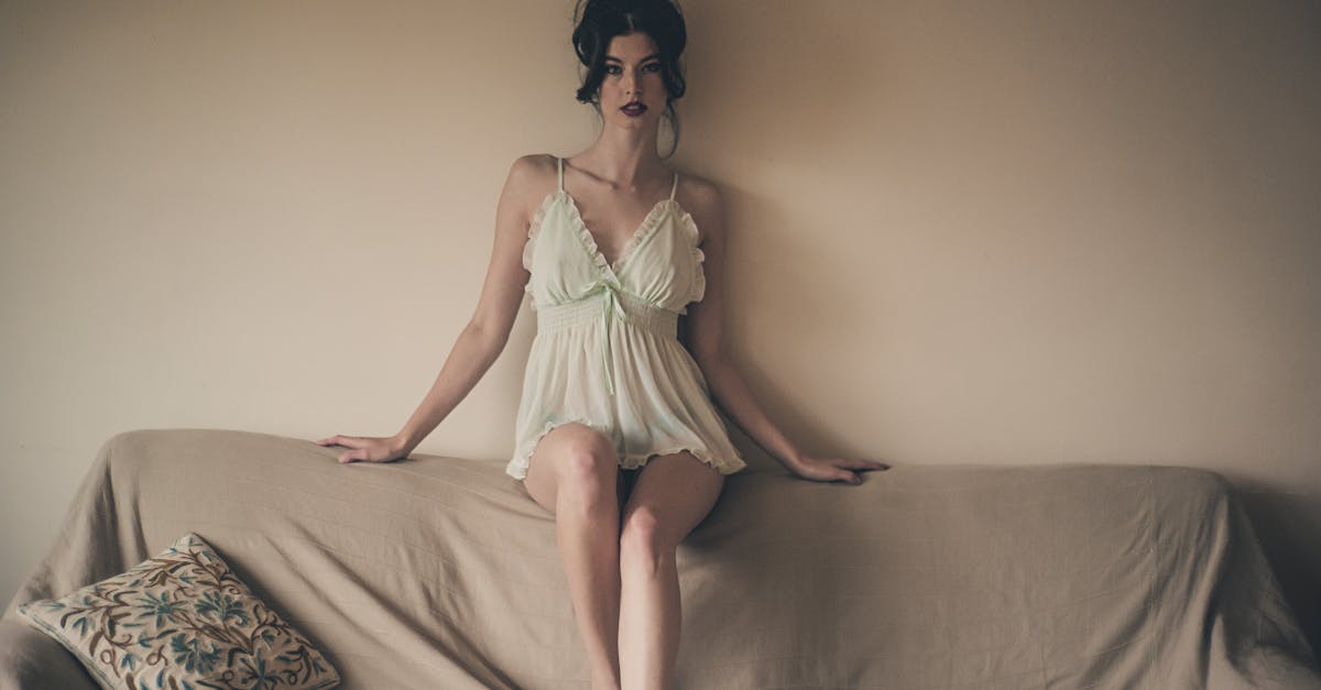 découvrez notre collection de lingerie élégante et séduisante, conçue pour révéler votre féminité. offrez-vous confort et style avec nos ensembles raffinés et nos pièces uniques, parfaits pour toutes les occasions.
