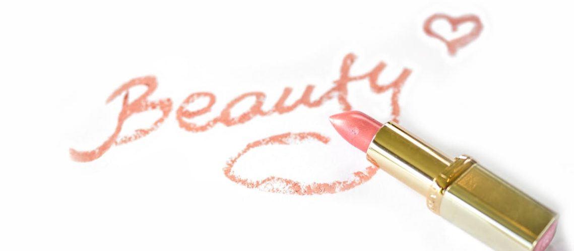 découvrez notre sélection de rouges à lèvres haut de gamme, alliant richesse des couleurs et texture confortable. trouvez le lipstick parfait pour sublimer vos lèvres et exprimer votre style unique.