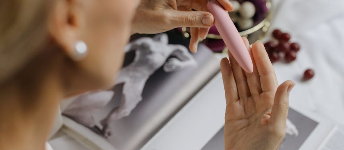 découvrez notre sélection de sextoys de qualité pour pimenter vos moments intimes. que vous soyez novice ou expérimenté, explorez une gamme variée de produits adaptés à tous les désirs et toutes les préférences. offrez-vous ou à votre partenaire une expérience unique et épanouissante.