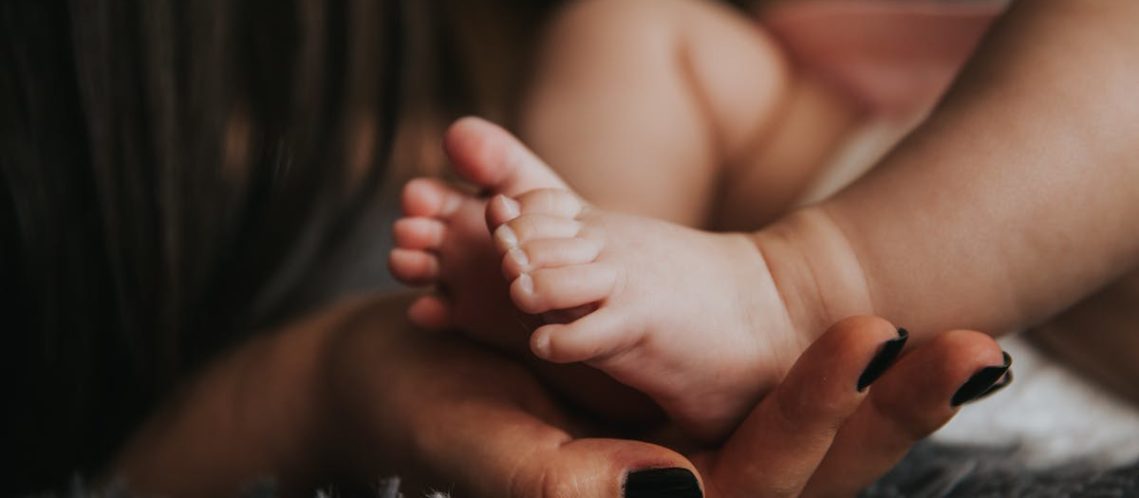 découvrez nos conseils essentiels pour prendre soin de votre bébé, des astuces pour le bain aux recommandations sur l'alimentation, afin d'assurer le bien-être et le bonheur de votre petit trésor.