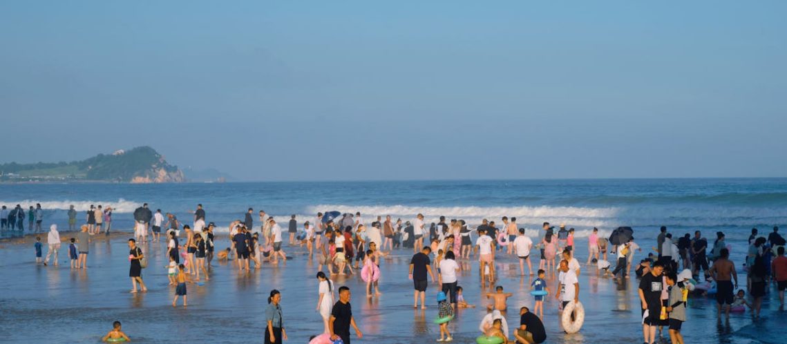 découvrez notre collection de serviettes de plage élégantes et confortables, parfaites pour vos journées ensoleillées au bord de l'eau. fabriquées avec des matériaux de qualité, nos serviettes sont douces, absorbantes et au style unique. profitez de la plage avec style !