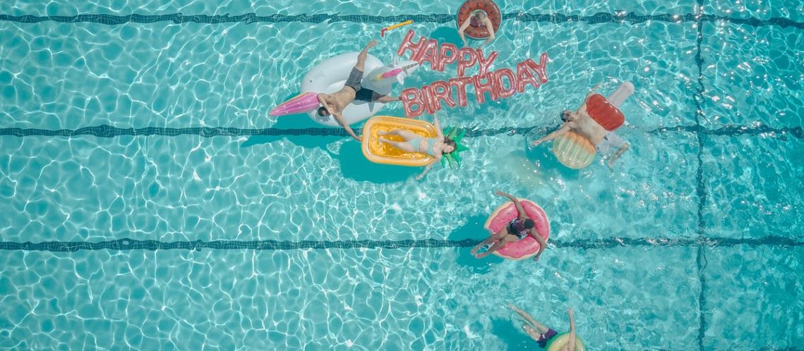 découvrez notre sélection de bouées gonflables colorées et amusantes, idéales pour vos journées à la plage ou à la piscine. profitez du confort et du style avec nos modèles variés, parfaits pour toute la famille.