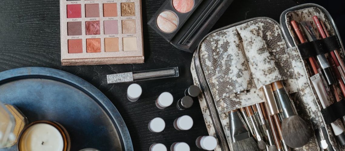découvrez nos astuces et conseils pour organiser efficacement votre maquillage. transformez votre routine de beauté grâce à des solutions pratiques et élégantes pour garder vos produits en ordre et facilement accessibles.