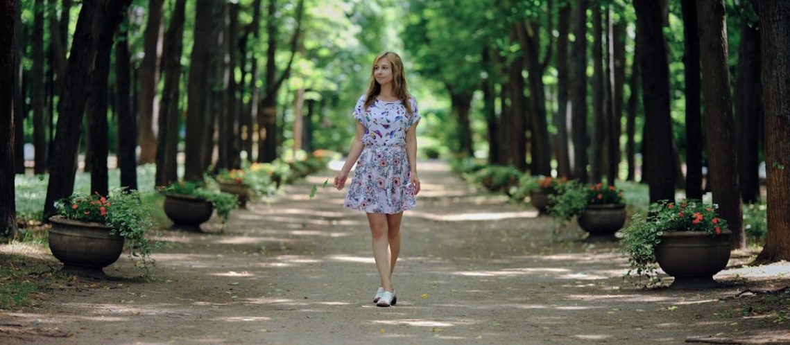 découvrez notre magnifique robe terracotta, parfaite pour toutes les occasions. sa couleur chaude et ses lignes élégantes mettront en valeur votre silhouette. idéale pour un look chic et décontracté, cette robe vous garantit confort et style à chaque instant.