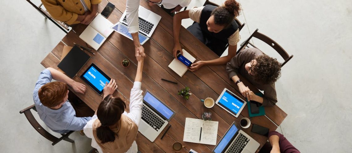 découvrez les clés du leadership : conseils, stratégies et bonnes pratiques pour devenir un leader inspirant, motiver vos équipes et atteindre vos objectifs professionnels avec succès.
